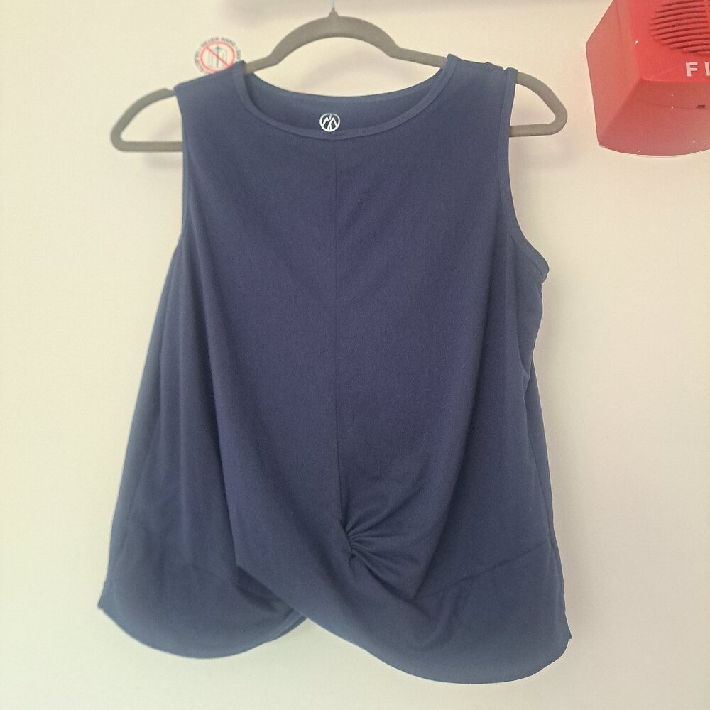 move technology tank with front gather detail